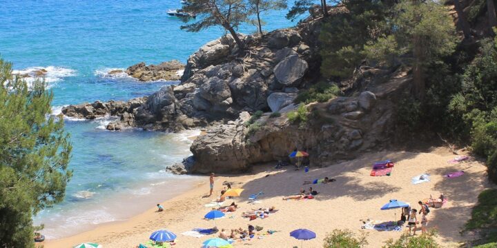 Van kuuroord tot zon-zee-strand: toerisme aan de Catalaanse kust